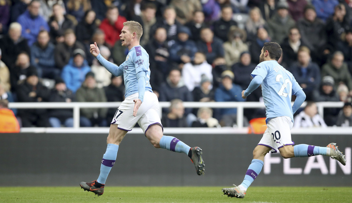 Побела. Ньюкасл Манчестер Сити. Казимеж Дейна Манчестер Сити. Newcastle United Manchester City. Звезды ман Сити
