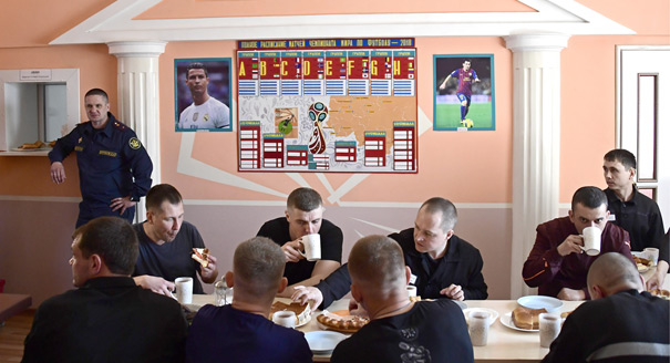 В спорт-баре на территории исправительной колонии №27 в поселке Волчанец, Приморский край. Фото: Юрий Смитюк/ТАСС