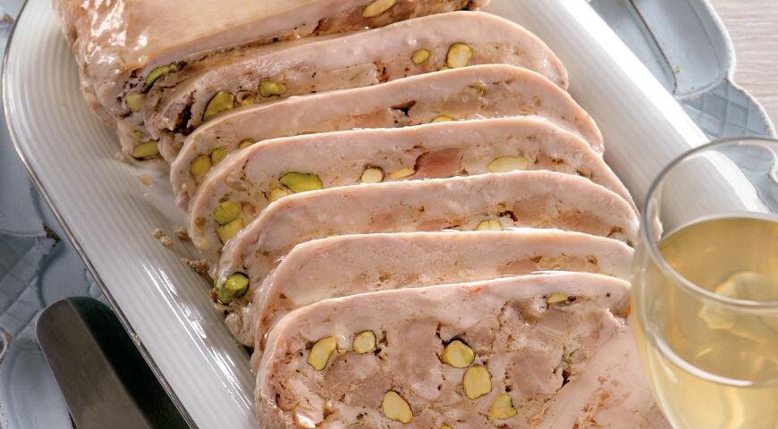 Галантин из курицы с деликатесами 