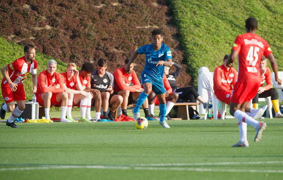 "Зальцбург" обыграл "Зенит" 6-3 в товарищеском матче.