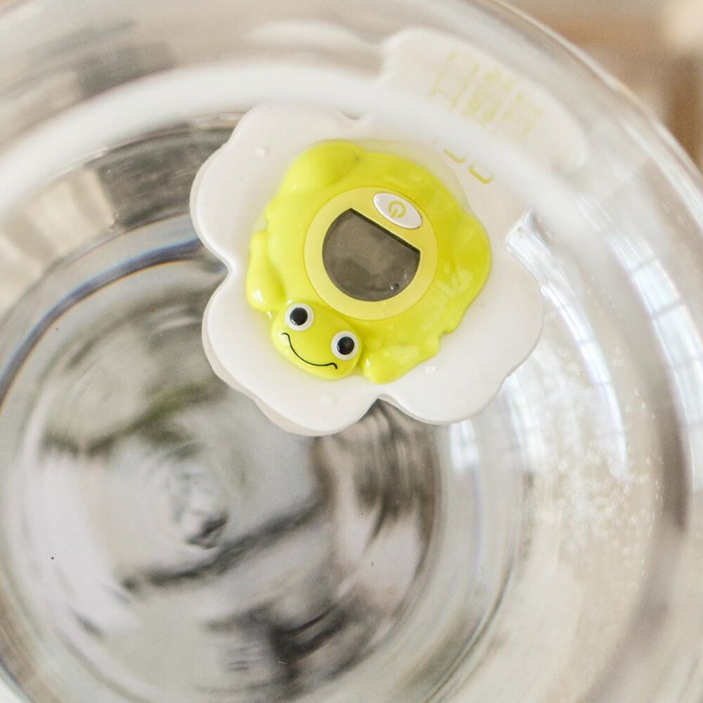 Термометр AGU Baby  измеряет температуру воды каждые 30 секунд