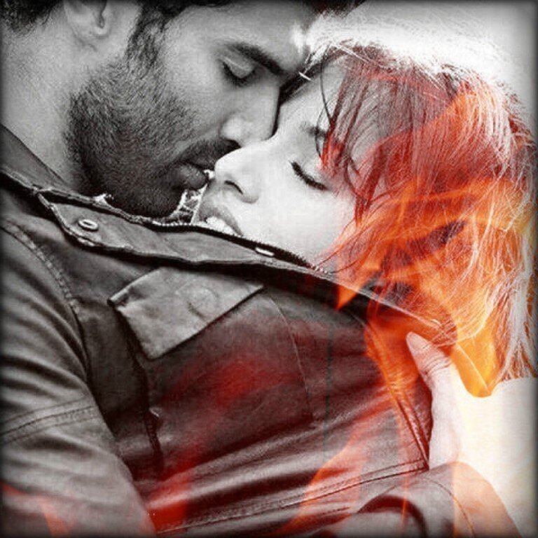 Окуджава ах как хочется просто жить улыбаться. Ты прислал цветы мне милый слышу запах. Ты прислал цветы мне милый слышу запах. Милая ты услышь меня под окном стою я с гитарою. Кот нюхает весну.