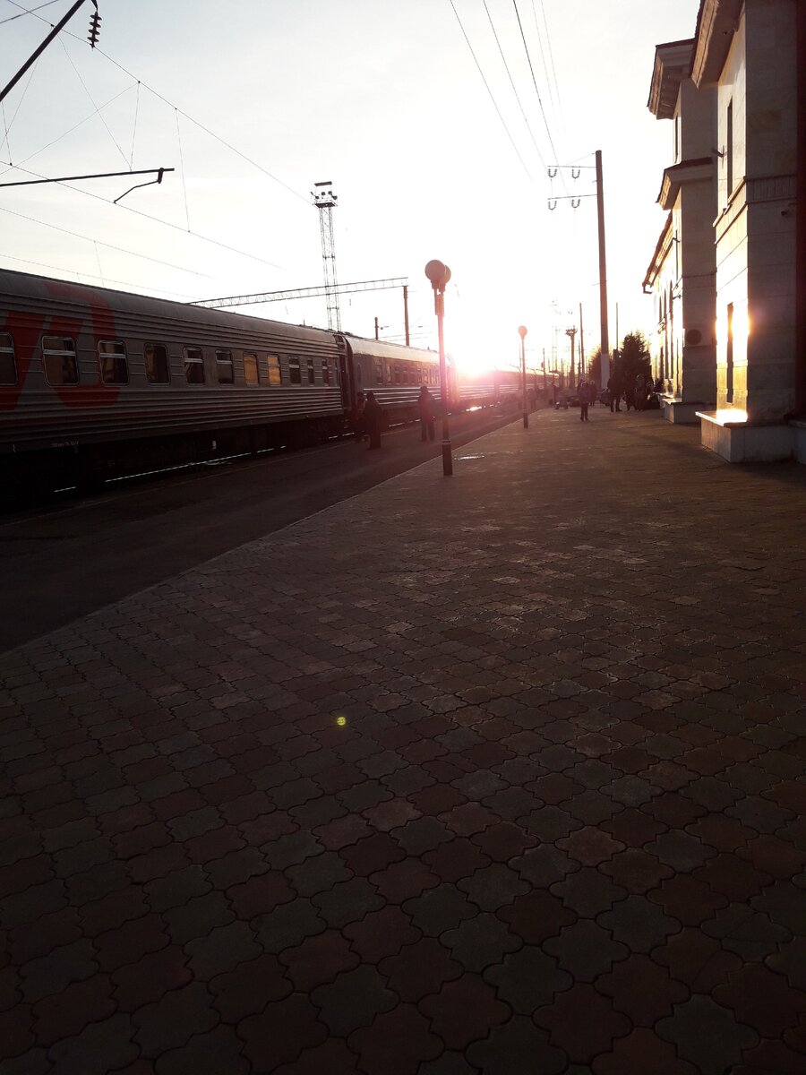 Золотой столб в Поволжье на ж/д станции Канаш (Шихраны) с отметкой в 50 000 км., романтика поездов и старый вокзал…