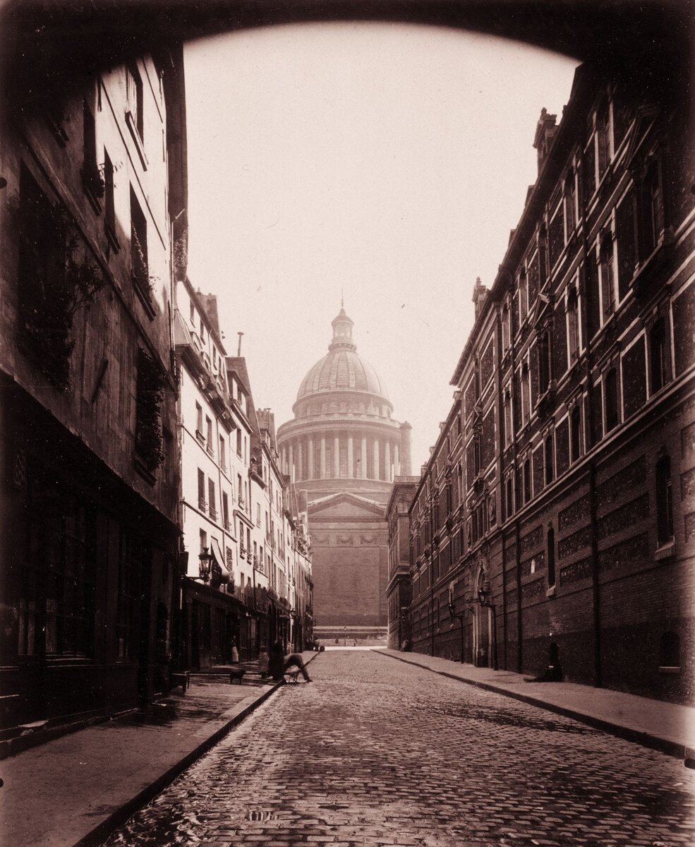 Вид через Валетту в сторону Пантеона