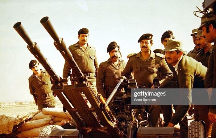 Четвертый слева Саддам Хусейн https://www.stepandstep.ru/wp-content/uploads/saddam-hussein.jpg