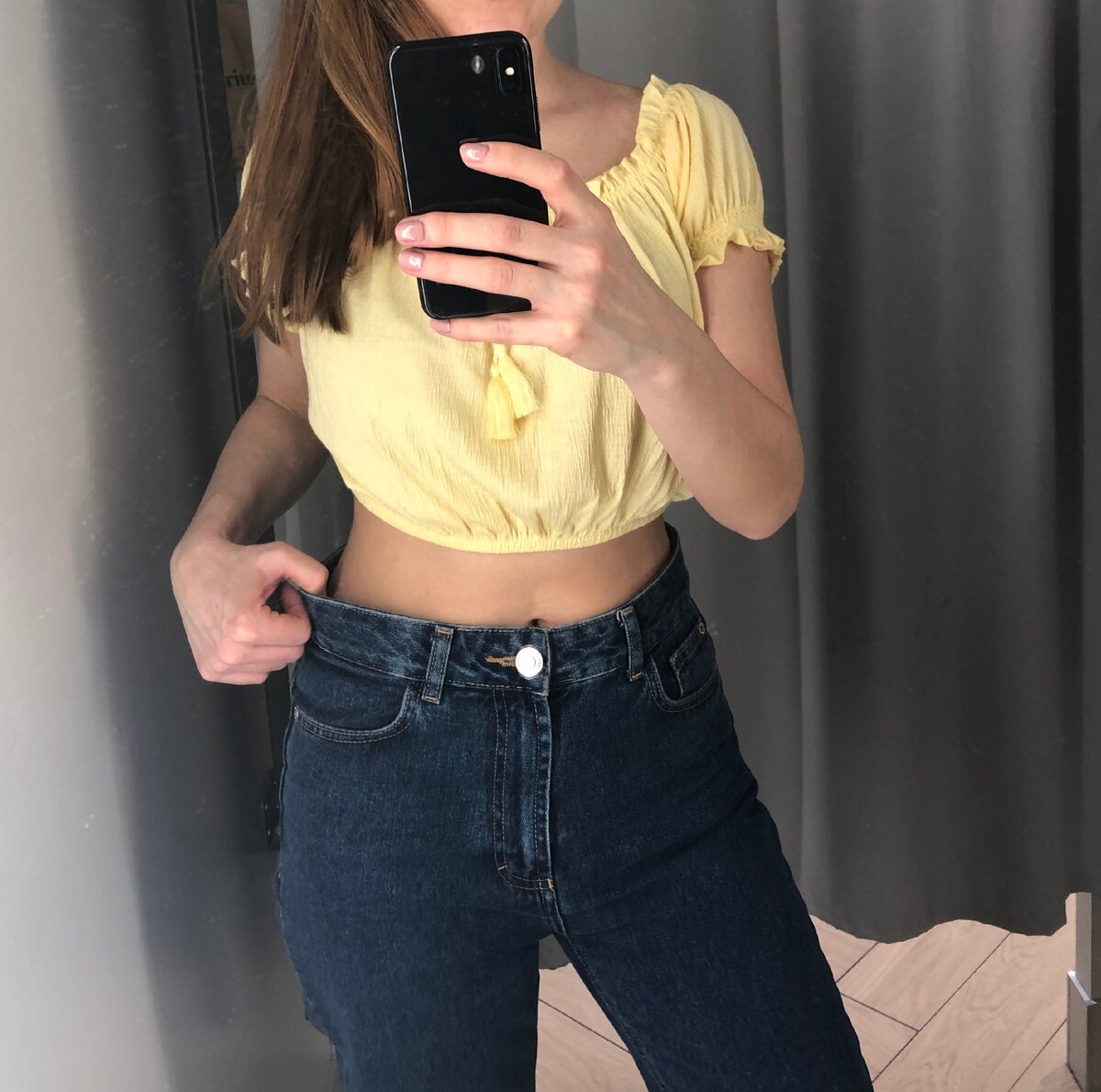 Сшитые на более «прямую» фигуру джинсы — довольно частая жалоба.