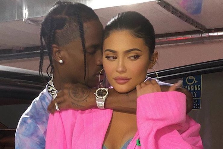 Кайли Дженнер вернулась к Трэвису Скотту.