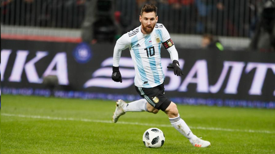 Лионель Месси в сб. Аргентине по 10 номером.