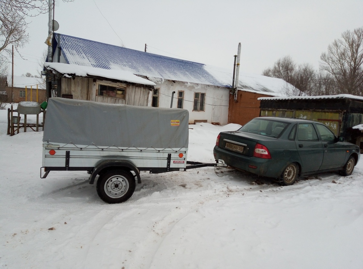 Прицеп "Атлетик" полуудлиненный. В качестве тягача для него использую свою 99 сильную "Приору".