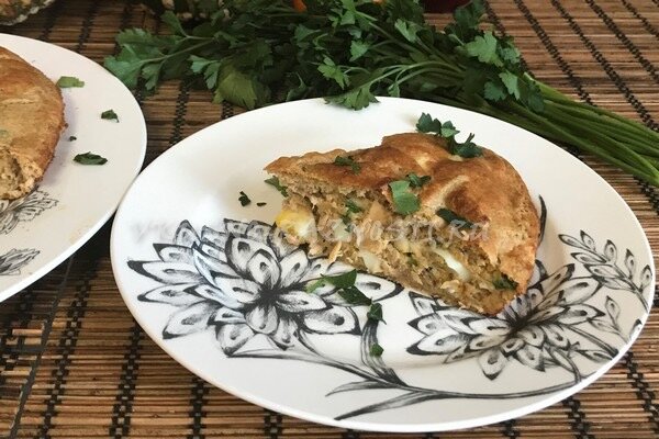 Заливной пирог с рыбной консервой 