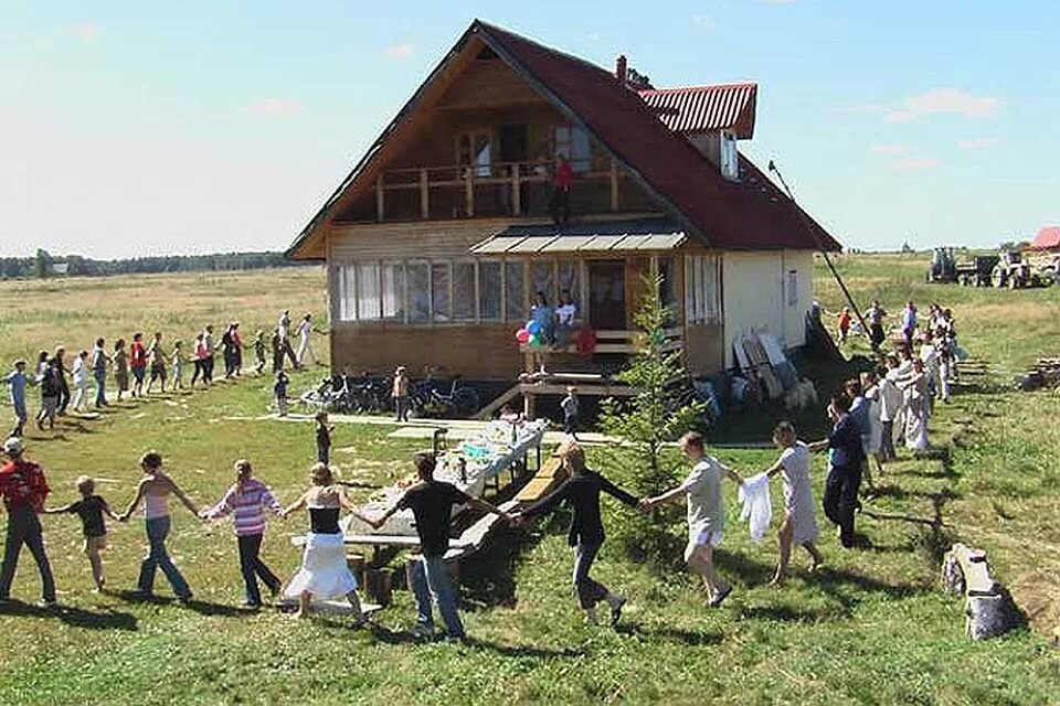 Секты деревня. Поселение Ковчег Калужская область секта. Секта Мегре Анастасийцы