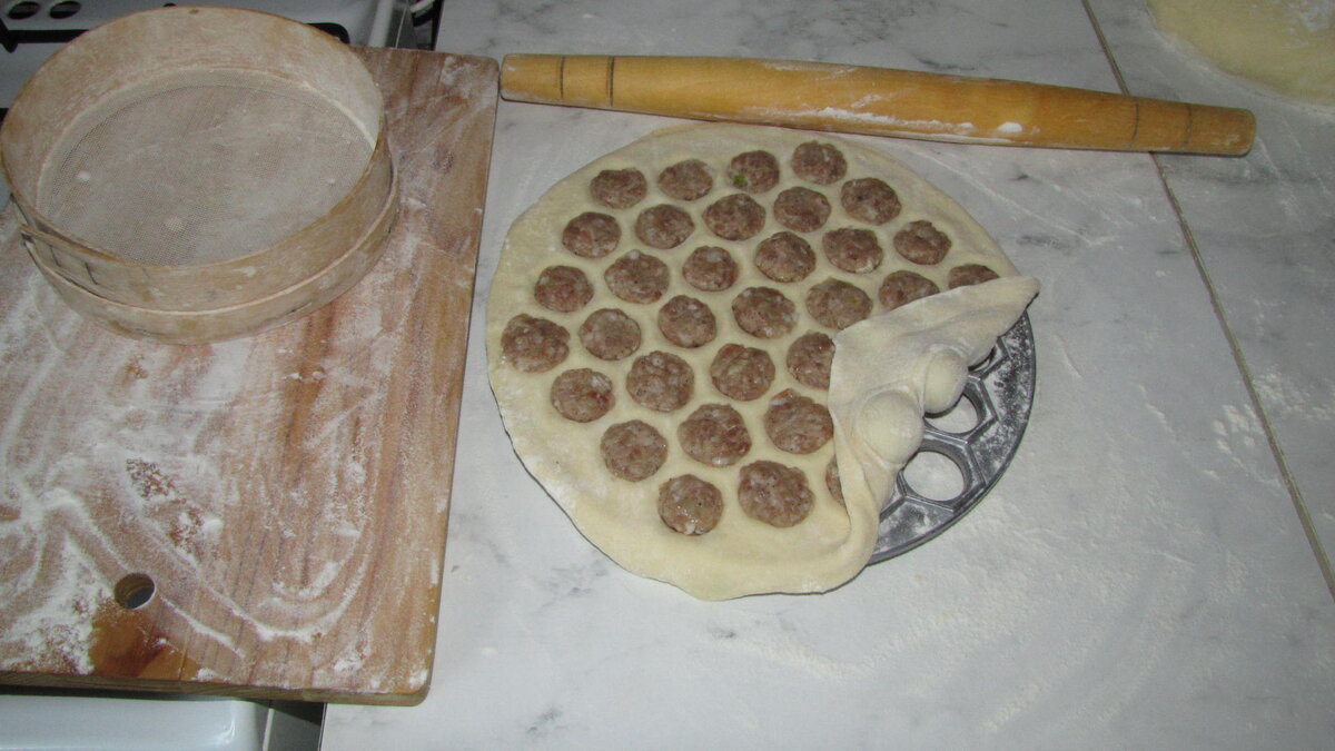 Тесто для пельменей на молоке. Получается очень мягкое | Вкусно и полезно |  Дзен