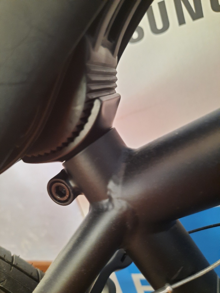 Потому что она будет ездить со стороны в сторону и это будет неудобно! 