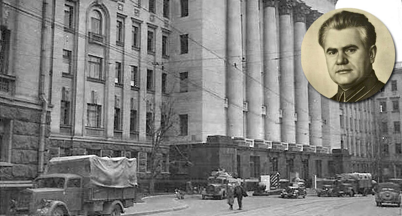 Главный чекист УССР Всеволод Балицкий и здание штаба Киевского военного округа