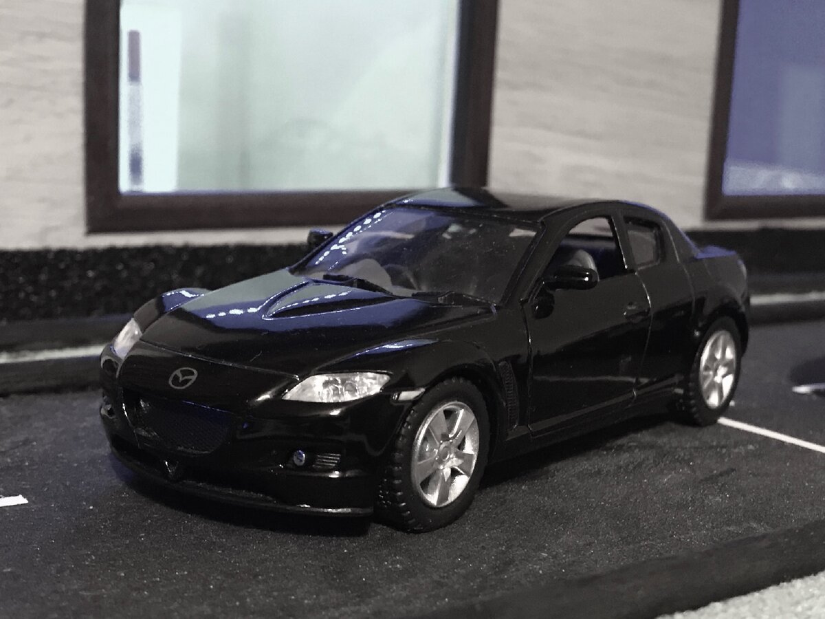 Модель 1:36 Mazda RX-8