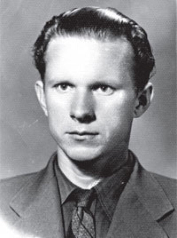 Василь Быков в юности, фото с сайта 24smi.org