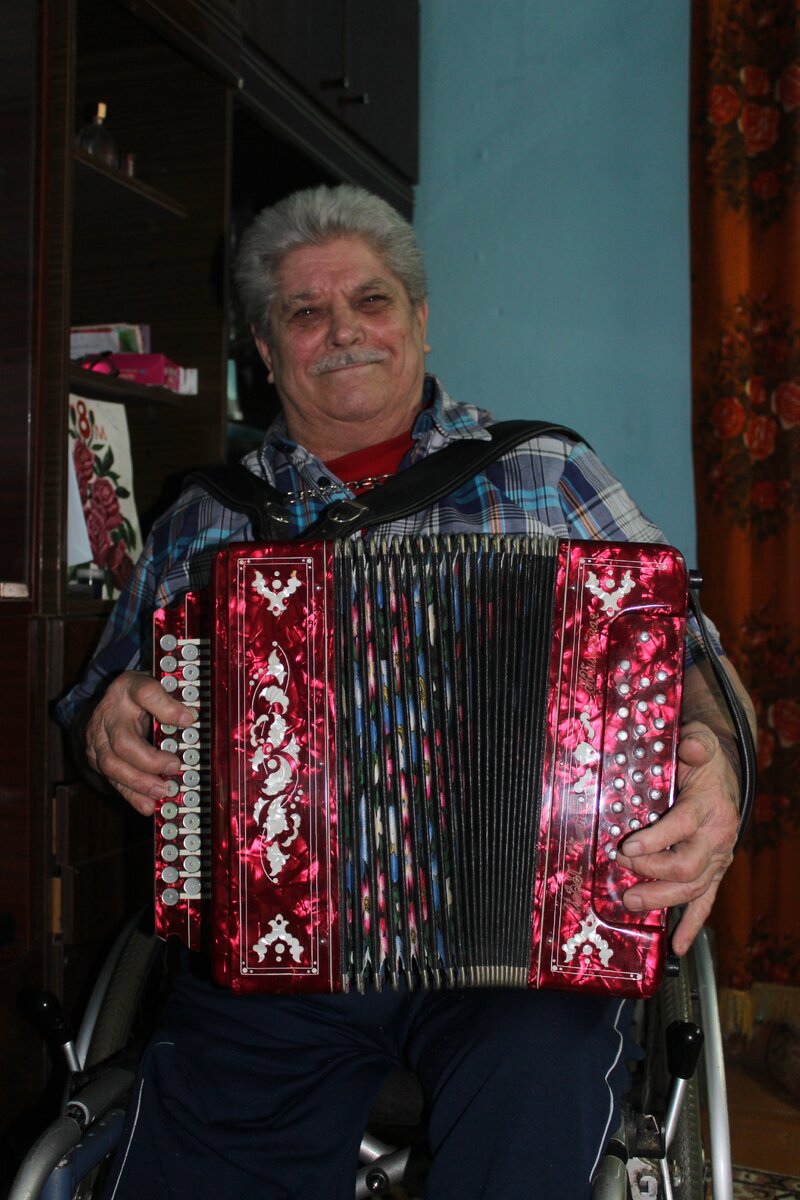 И вот Владимир Прокопьевич начал играть