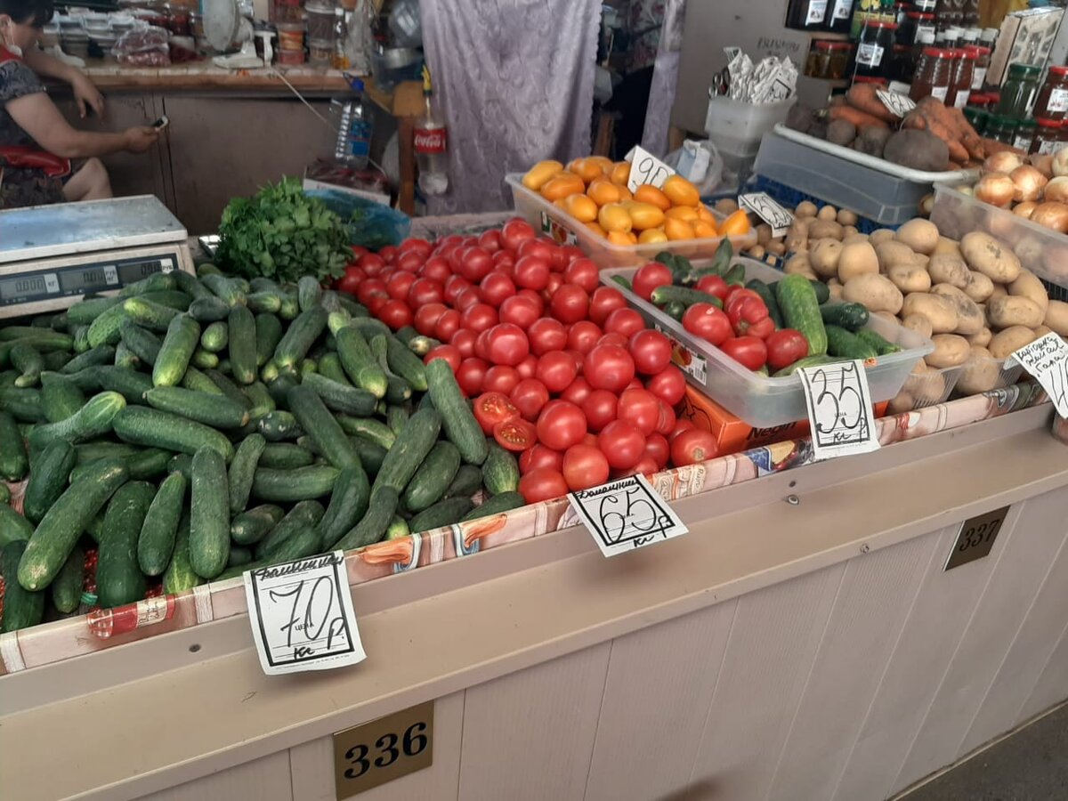 Цены на овощи 2024. Овощи на рынке. Овощной рынок. Овощи и фрукты на рынке. Рынок овощей и фруктов.
