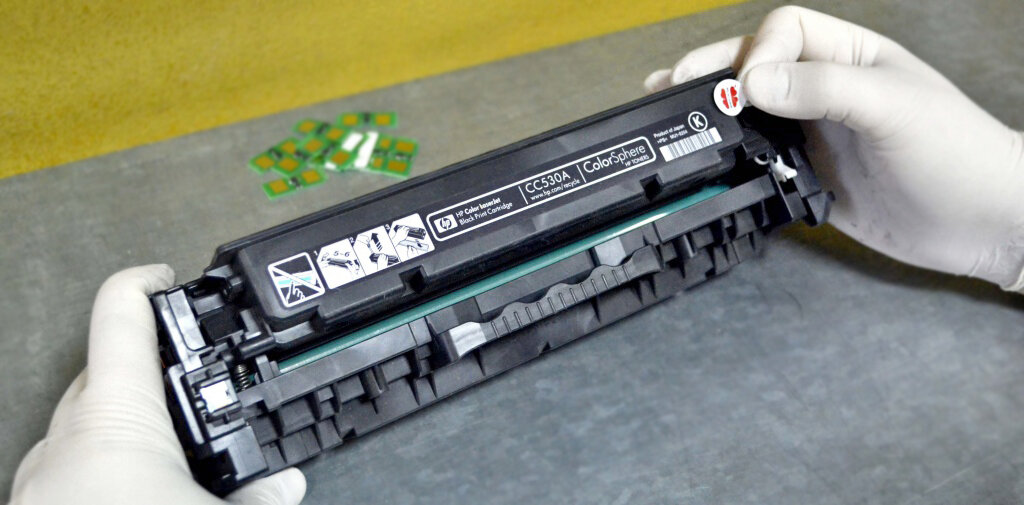 Если в картридже вашего принтера заканчиваются чернила или порошок, не спешите покупать новый или заправлять старый. Специализированная фирма качественно и с наименьшими затратами поможет вам его восстановить.
