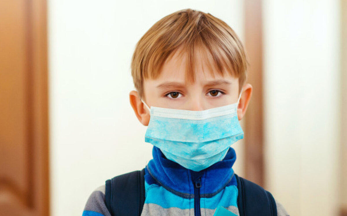 Школьник в маске. Источник: echo24.cz