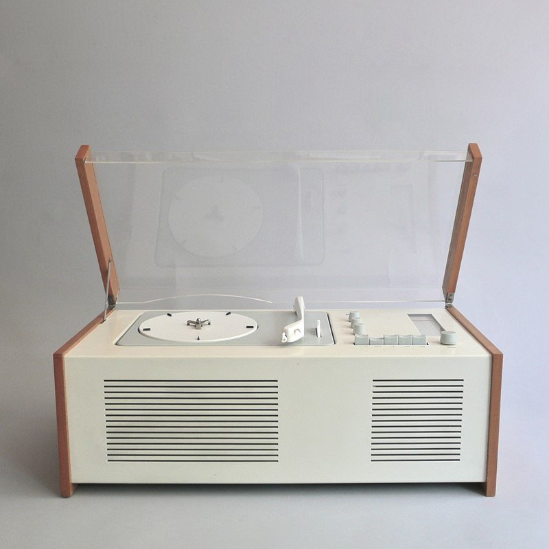  Радиопроигрыватель Braun SK 4, "Гроб Белоснежки"