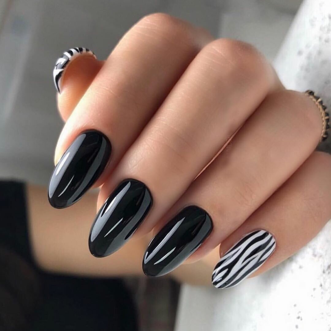 Таинственный темный маникюр. Фото оригинальных идей, тенденции 2020