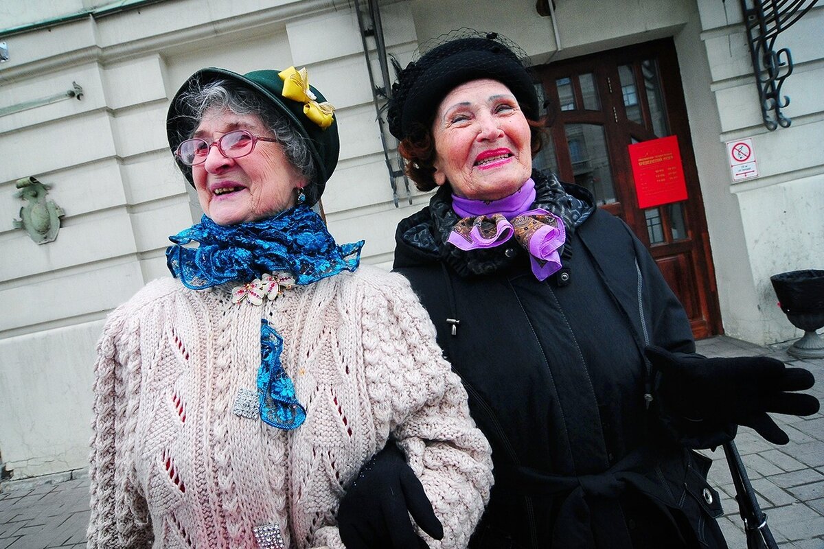 Бабка из рекламы пенсионного. Люди 65+. Пенсионер 2021. 2021 год. Пенсионер 2021.