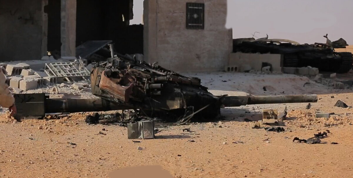 Башня Т-90(это видно по характерным углам сварной башни)