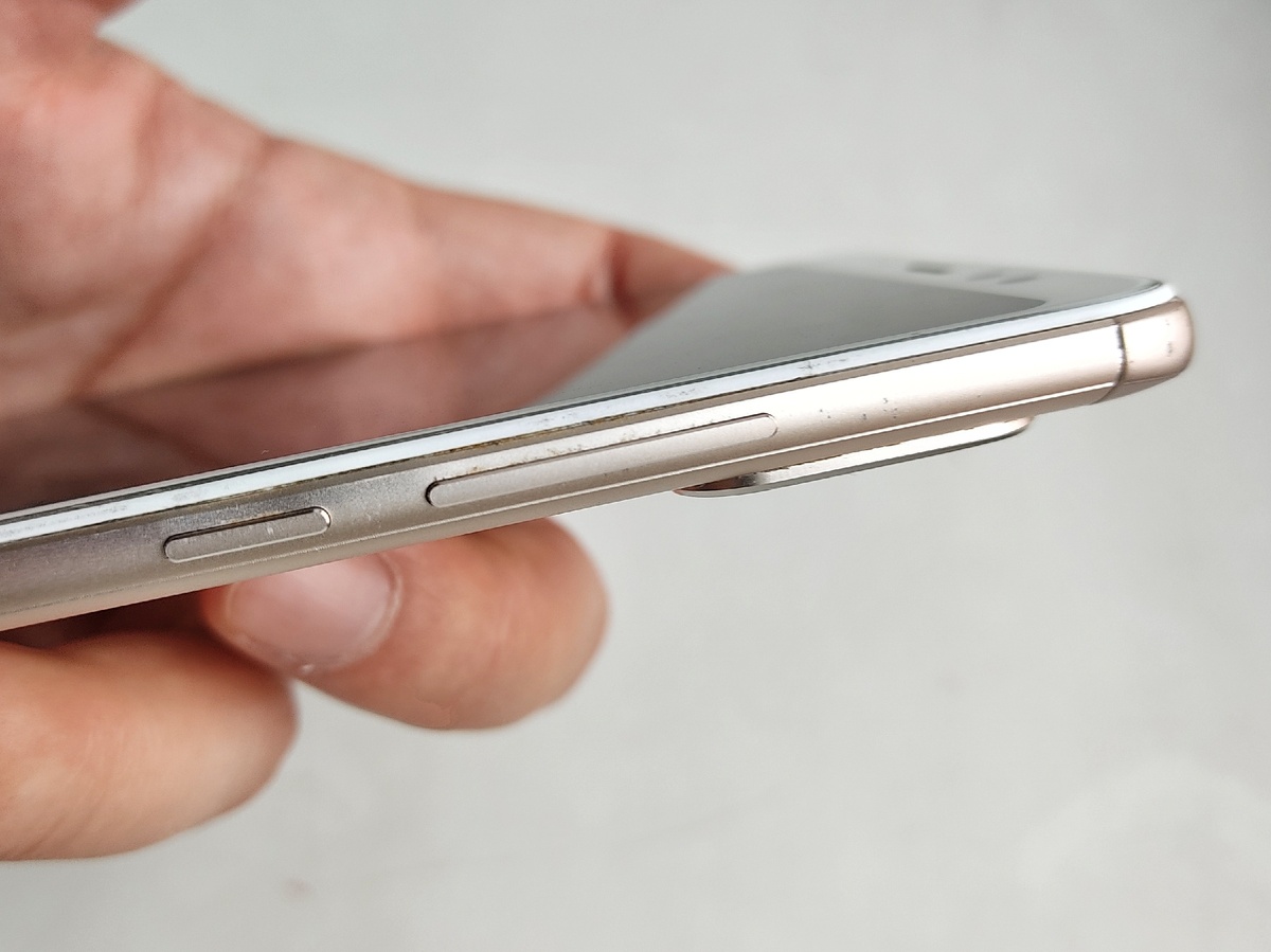 Боковые кнопки