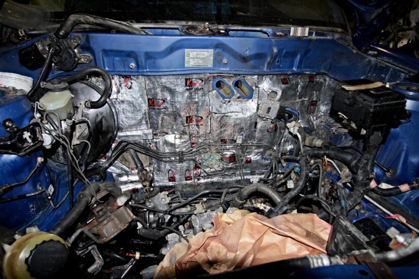 Моторный отсек без ДВС, изоляция кузова со стороны водителя и пассажира.