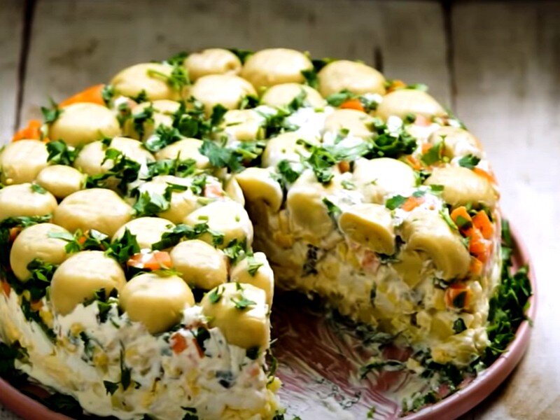 Слоеный салат Полянка