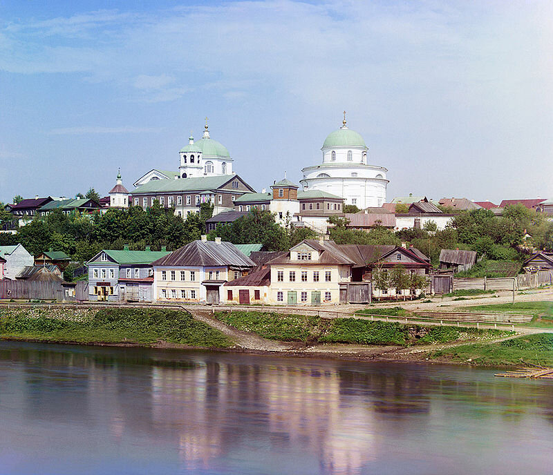 Вид на Воскресенский женский монастырь правый берег Тверцы. Фото Прокудина-горского, начало XX века