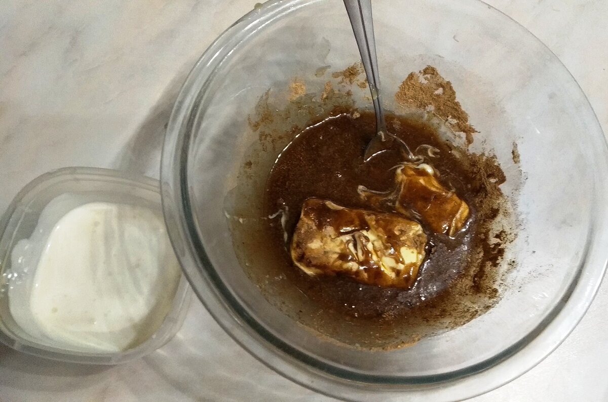 Сметана и мед с маслом