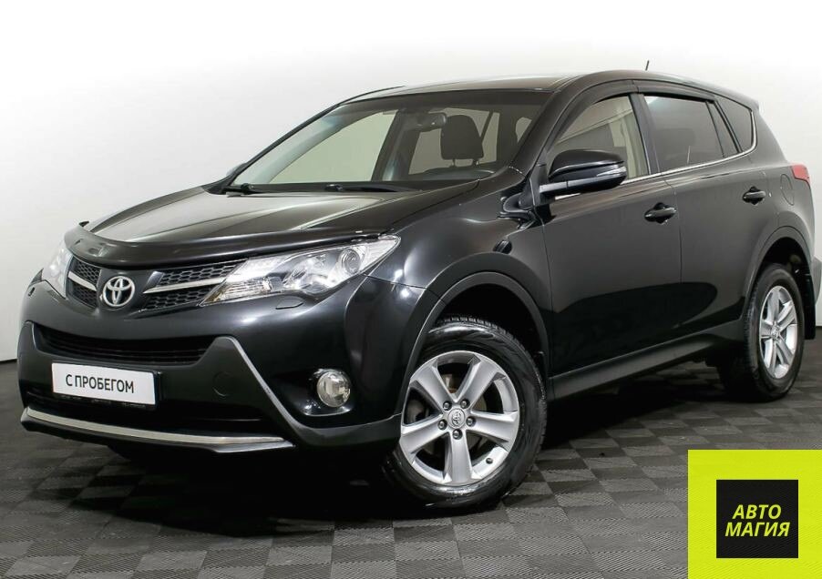 И за что так любят RAV4? На мой взгляд, самый переоцененный паркетник на вторичке. Фото: auto.ru