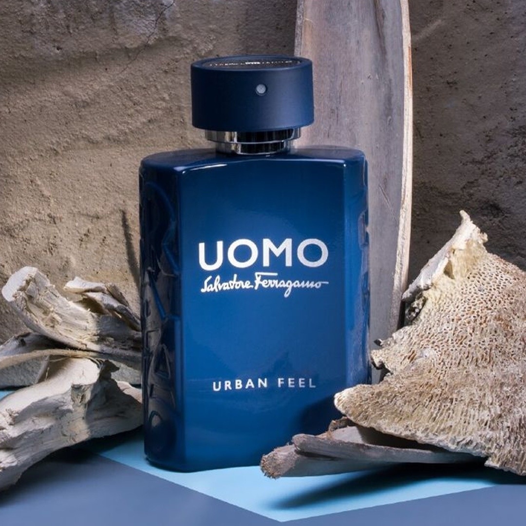 Классный, свежий, просто бомбовый парфюм. Преобладают ароматы бергамота, шалфея, немного кофе с древесными оттенками и нотками кедра. Истинно мужской, для парней. Стойкий, с хорошим шлейфов.