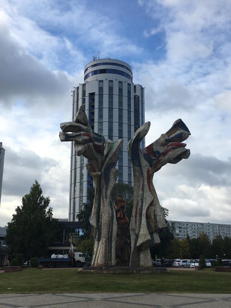 24-х этажное здание бизнес центра, или как его называют местные -"Тюбетейка" 