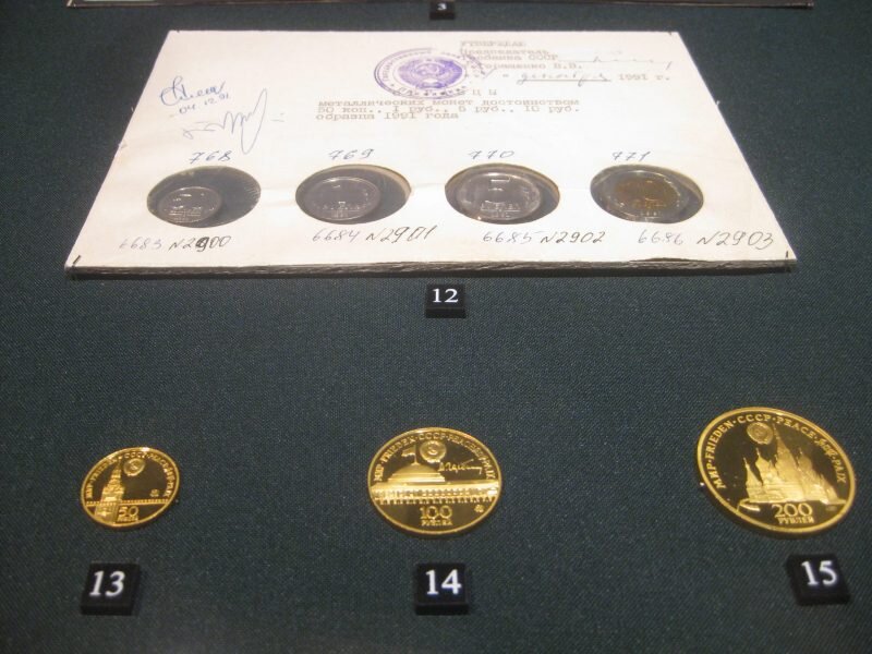 Золотые монеты «Glastnost. Perstroyka. Mikhail Gorbachev»