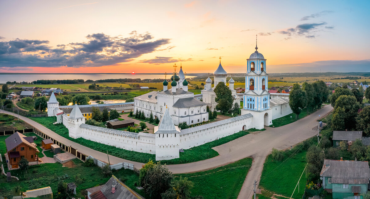 Свято Никольский монастырь внутри Переславль Залесский