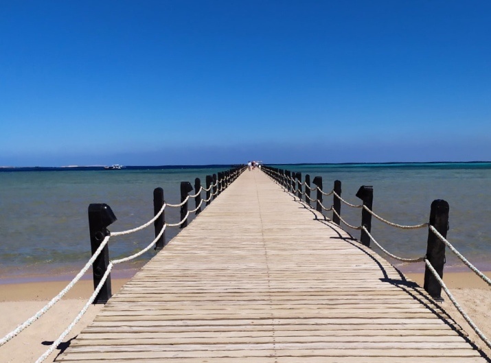 Красное море, белый песок... вперёд, товарищи!