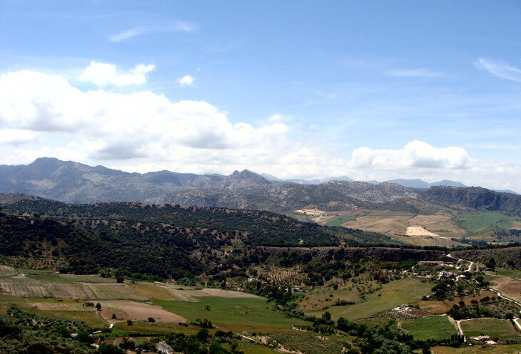 Сами окрестности города, кстати, очень красивы.