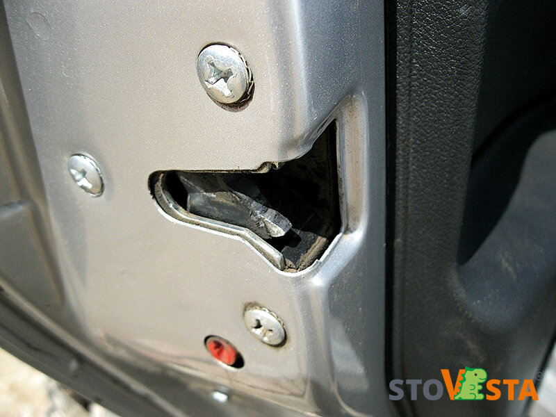 Плохо закрываются двери? 15 минут и проблема решена. На примере Лада Ларгус