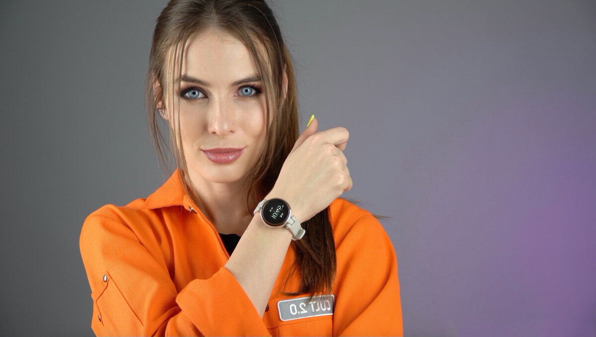 Вот уже месяц я тестирую уникальные умные часы от Garmin. И я серьезно, вторые такие просто не найти. 
Это исключительно женская модель.