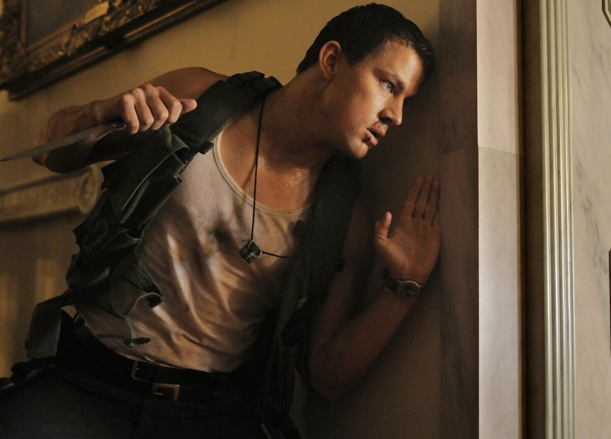 Ченнинг Тейтум в роли охранника Капитолия Джона Кейла. Кадр из фильма "Штурм Белого дома". Изображение взято из свободных источников