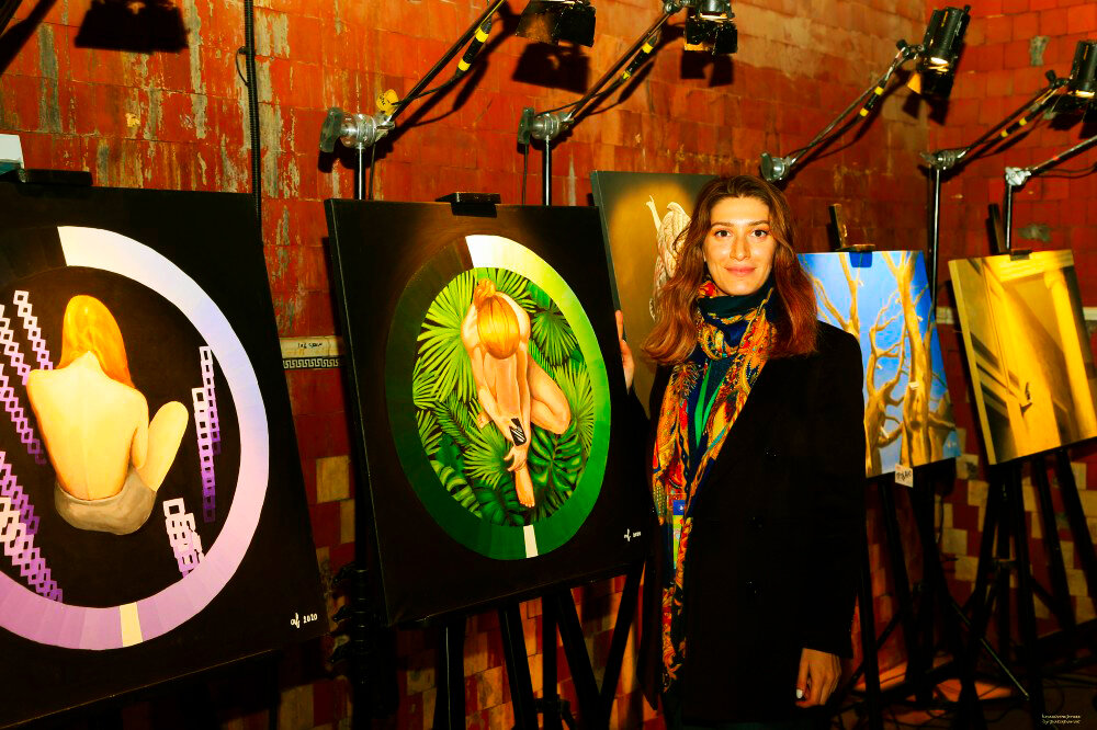 Тамара Сакварелидзе на выставке своих работ (фото с сайта https://krasivoe.press).