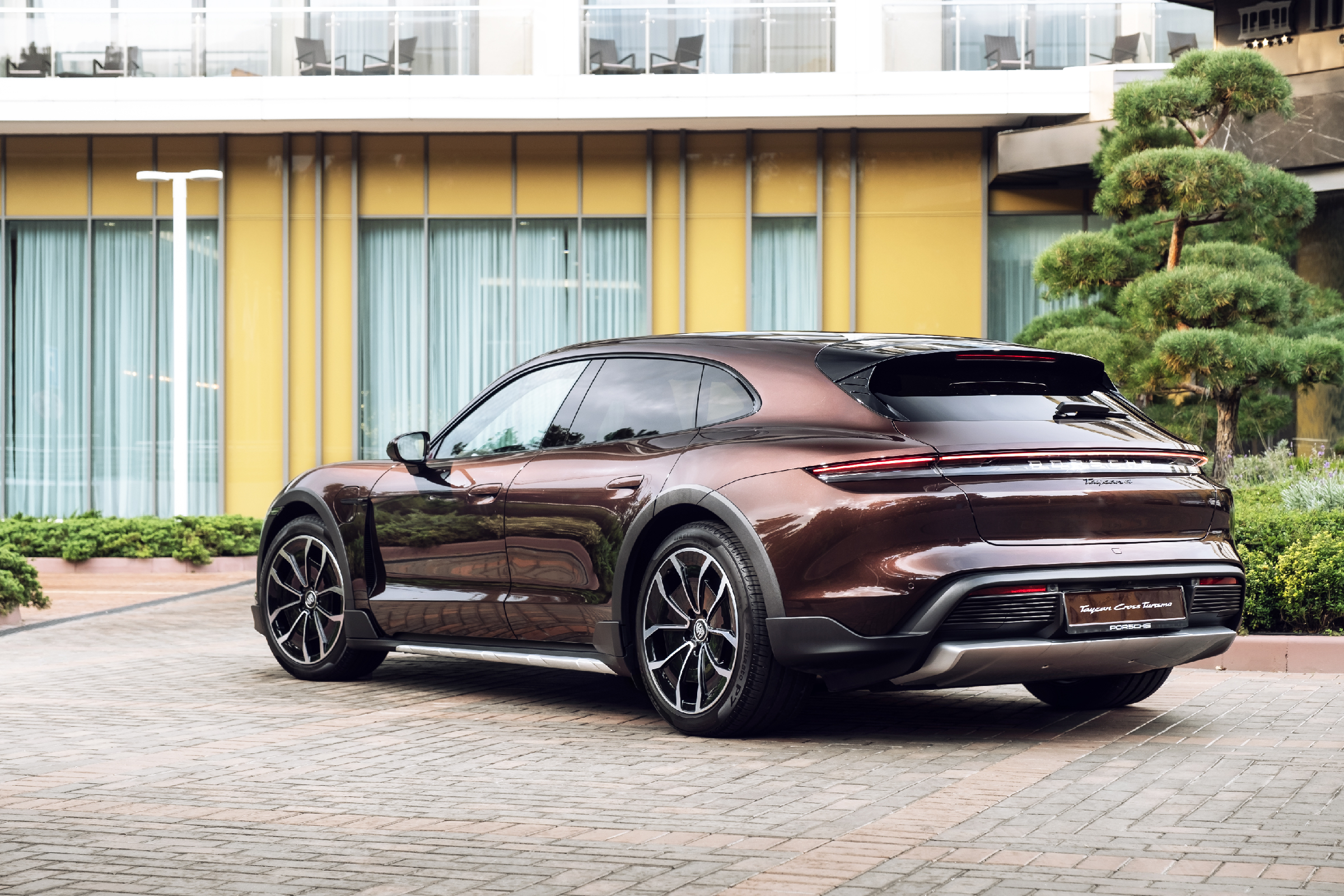Погонял на Porsche Taycan Cross Turismo. 761 л.с. Это бомба! Электрическая ???17