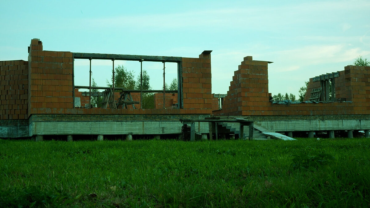 Начал появляться контур дома