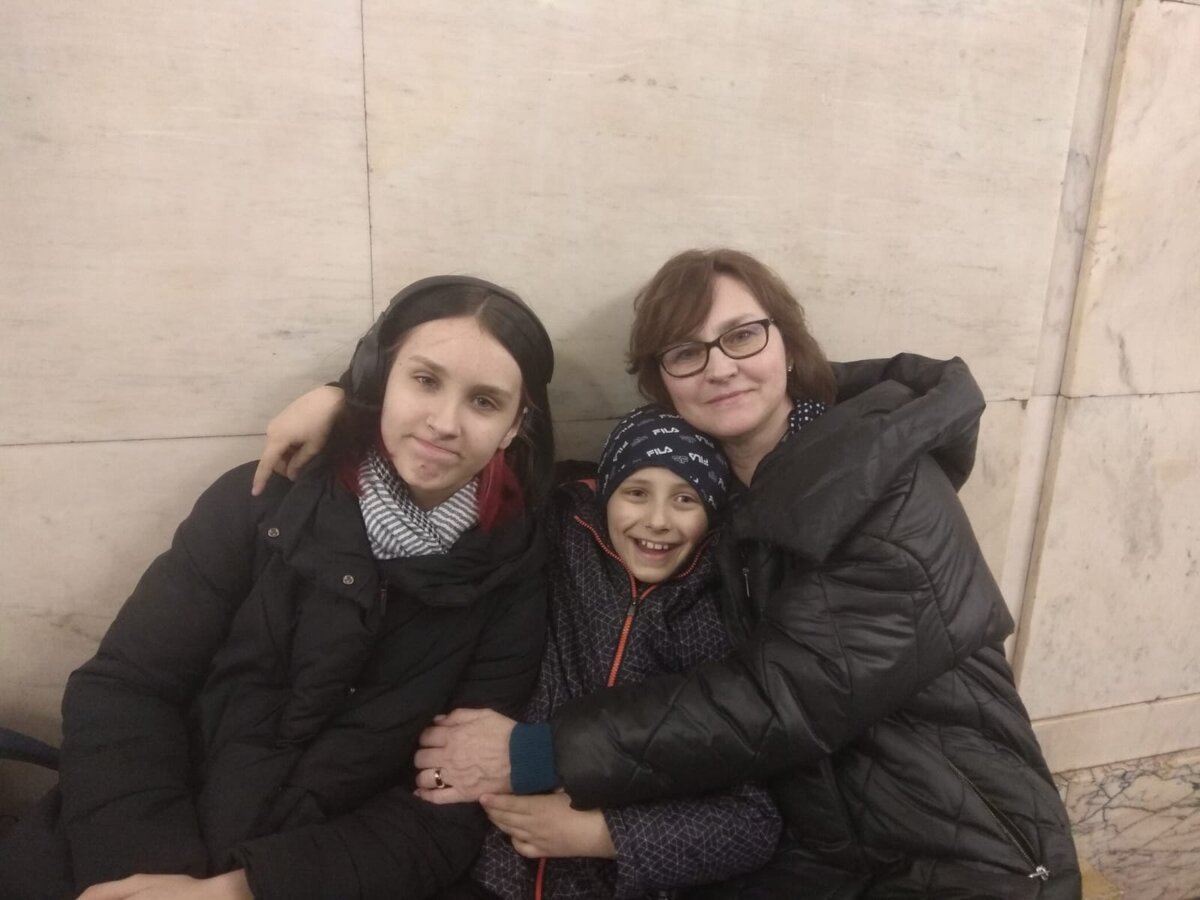 В полном составе с бабушкой