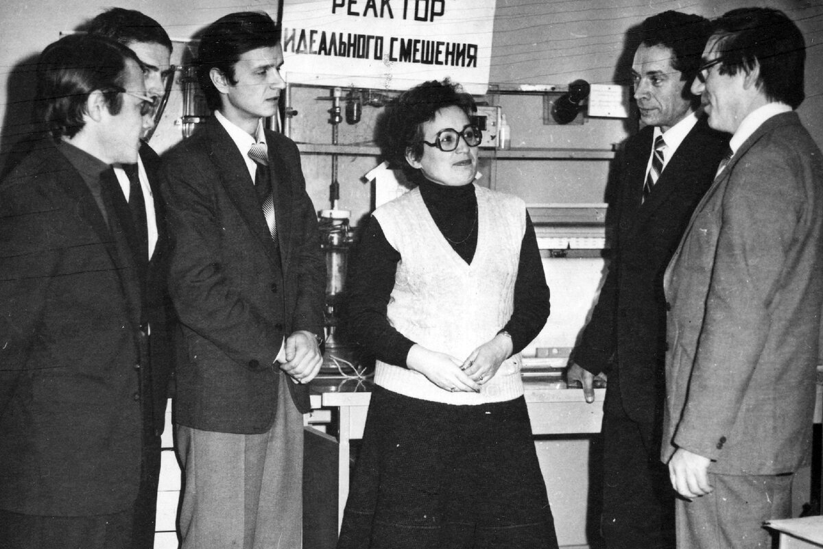 Слева направо: И.Г. Завелев, Л.А. Лукин, Ю.Г. Пикулин, Т.И. Бондарева, Э.Д. Кибрик, М.Г. Беренгартен.