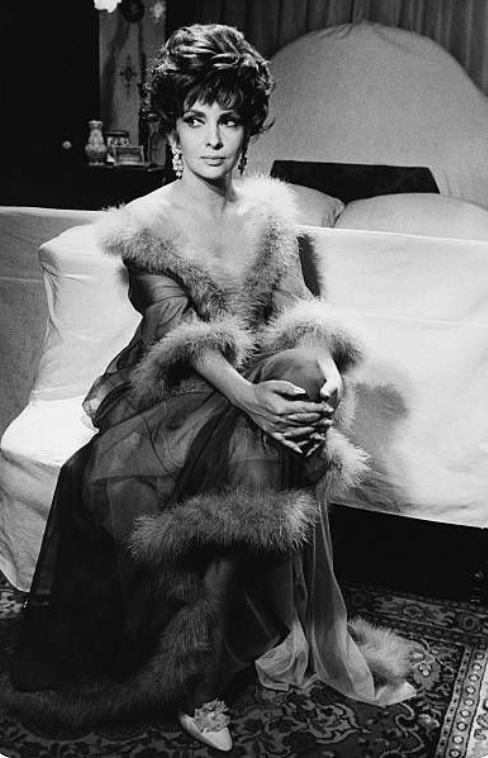   (Gina Lollobrigida) -   ,     1950-      .-12