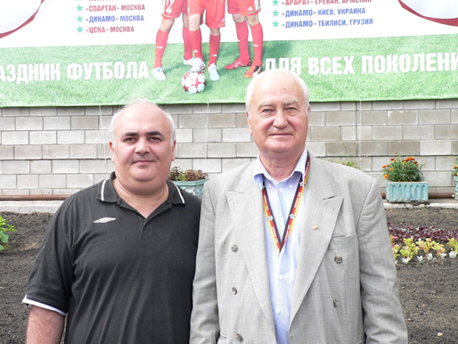 С Эдуард Николаевичем. 2004 год. Фото из семейного архива автора статьи.